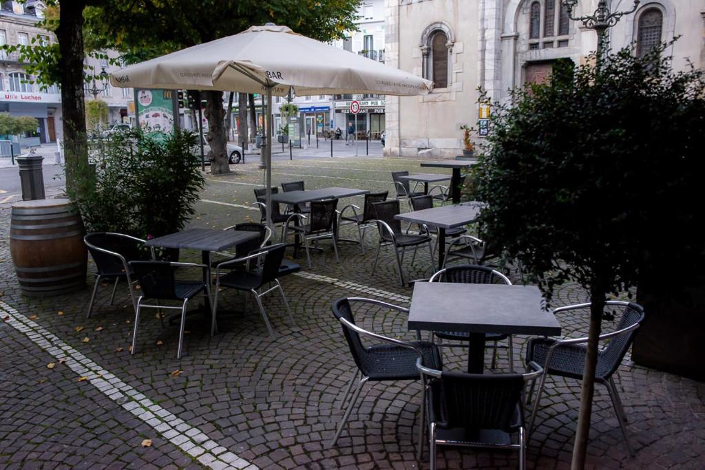 Отель Le Bon Accueil Bagneres-de-Luchon Экстерьер фото