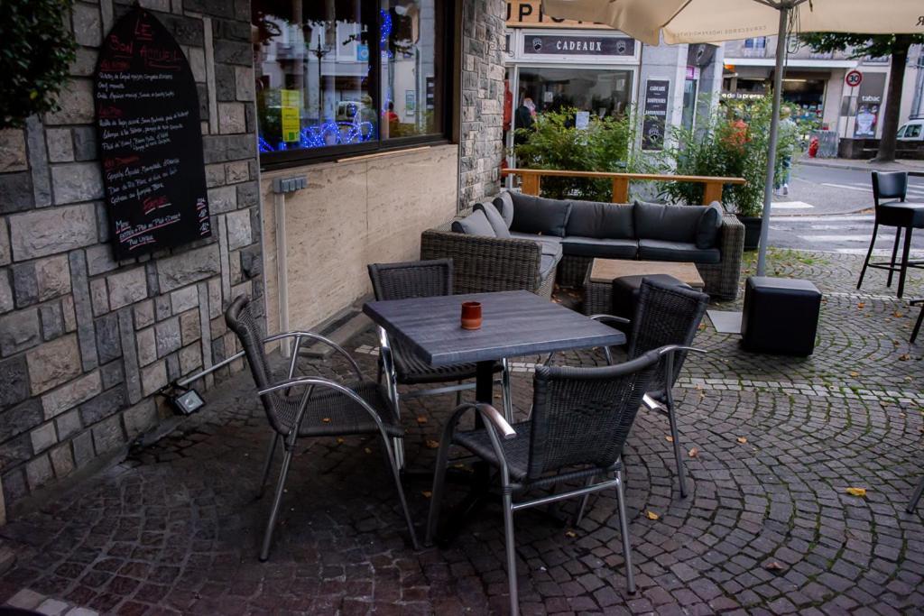 Отель Le Bon Accueil Bagneres-de-Luchon Экстерьер фото